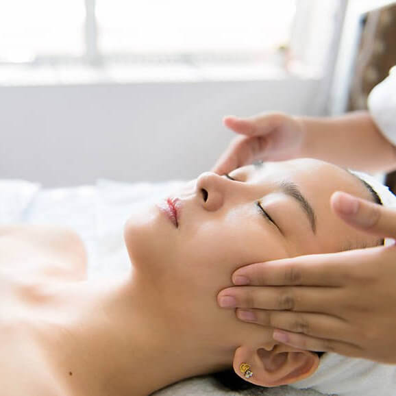 Joseph Michelli, The Michelli Experience - Stocksy_txpb3168dffrI4200_Small_2145641x